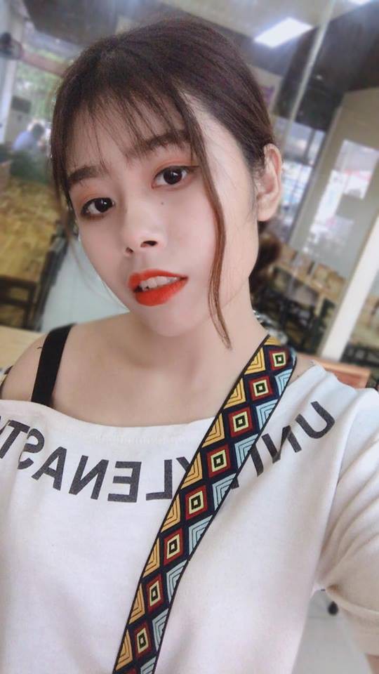 Cô gái bỗng dưng phát hiện mình bị vu khống trên MXH chỉ vì mặc áo trễ vai đi trên đường